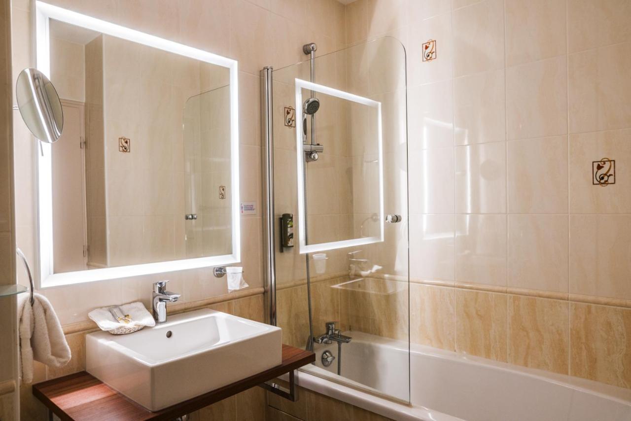Logis Hotel Le Petit Casset La Boisse Kültér fotó