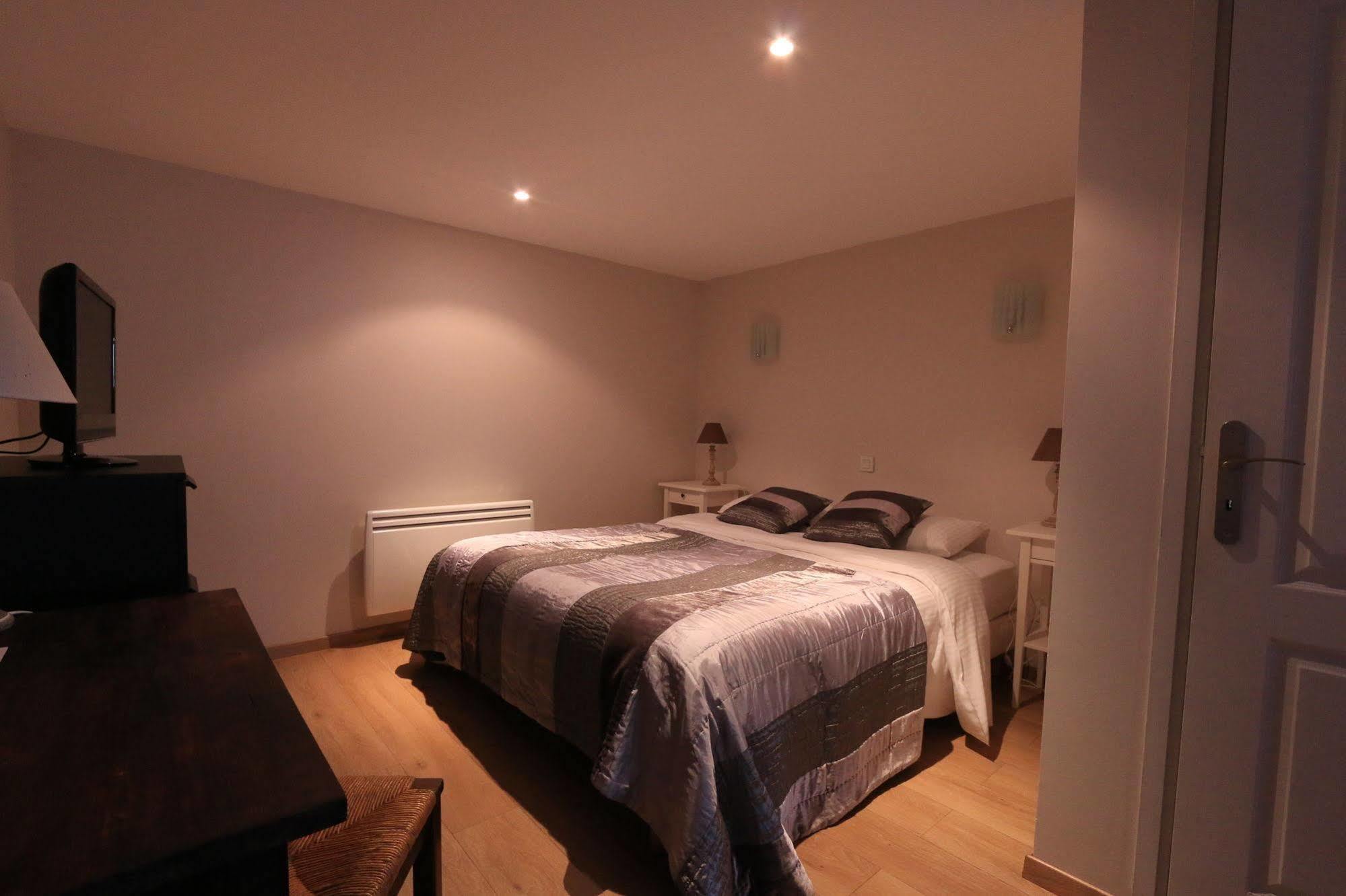 Logis Hotel Le Petit Casset La Boisse Kültér fotó