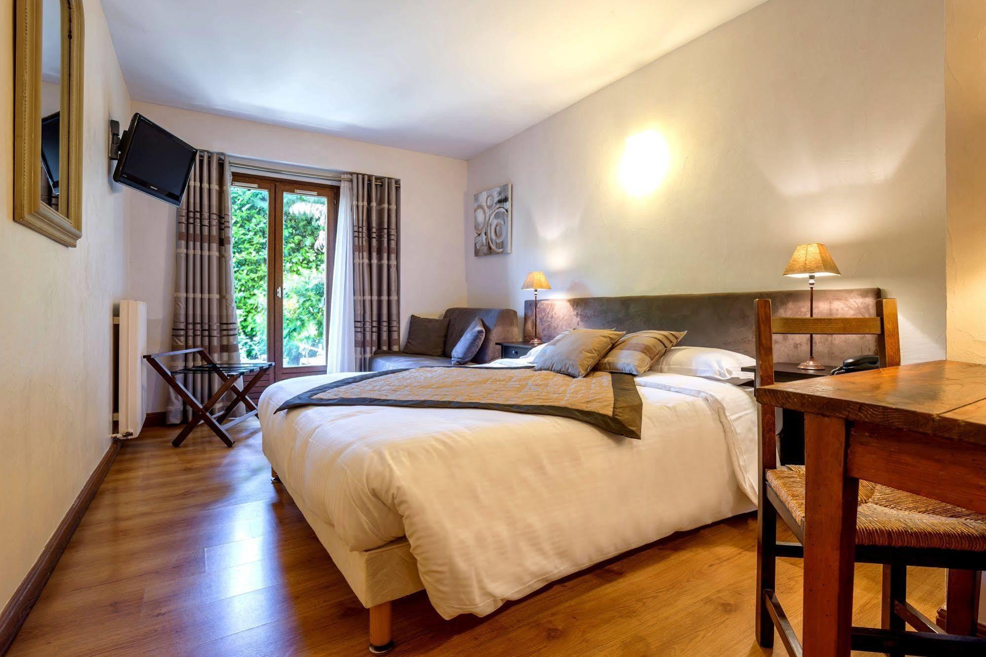 Logis Hotel Le Petit Casset La Boisse Kültér fotó